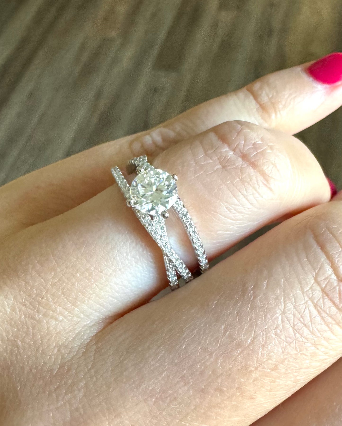 1 Carat Moissanite Crisscross Ring
