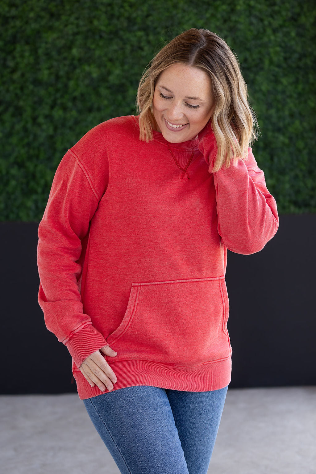Vintage Wash Pocket Pullover - Red