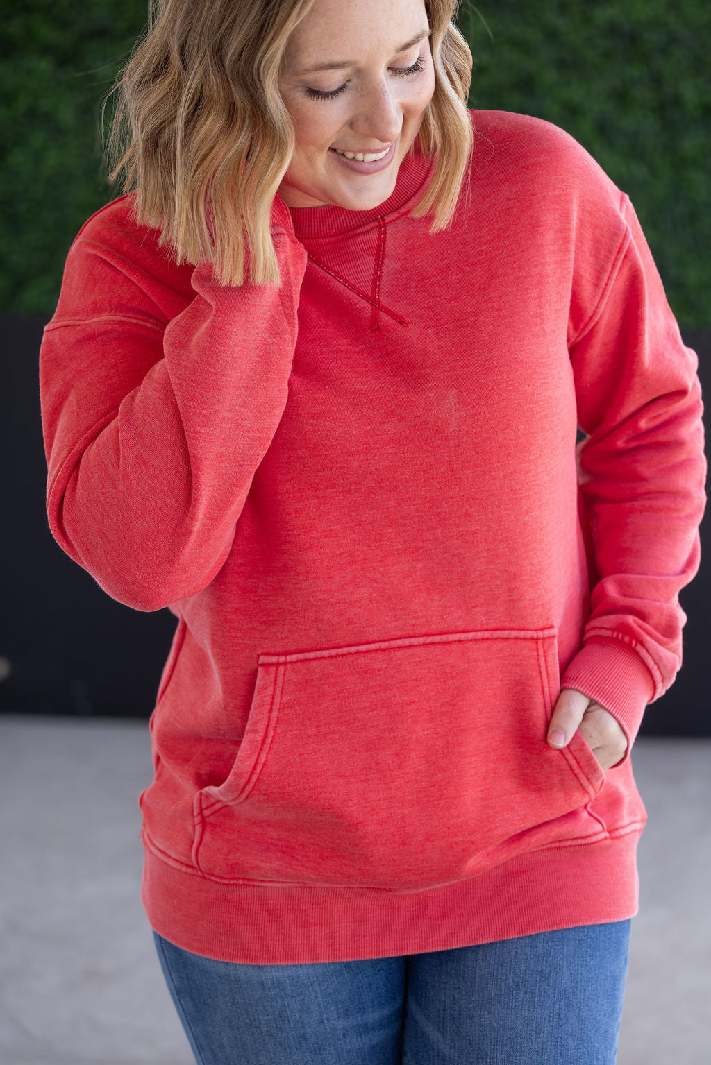 Vintage Wash Pocket Pullover - Red