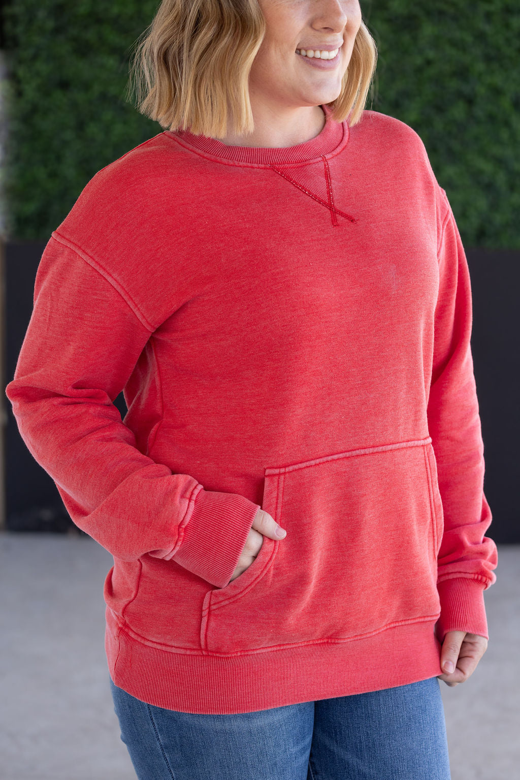 Vintage Wash Pocket Pullover - Red