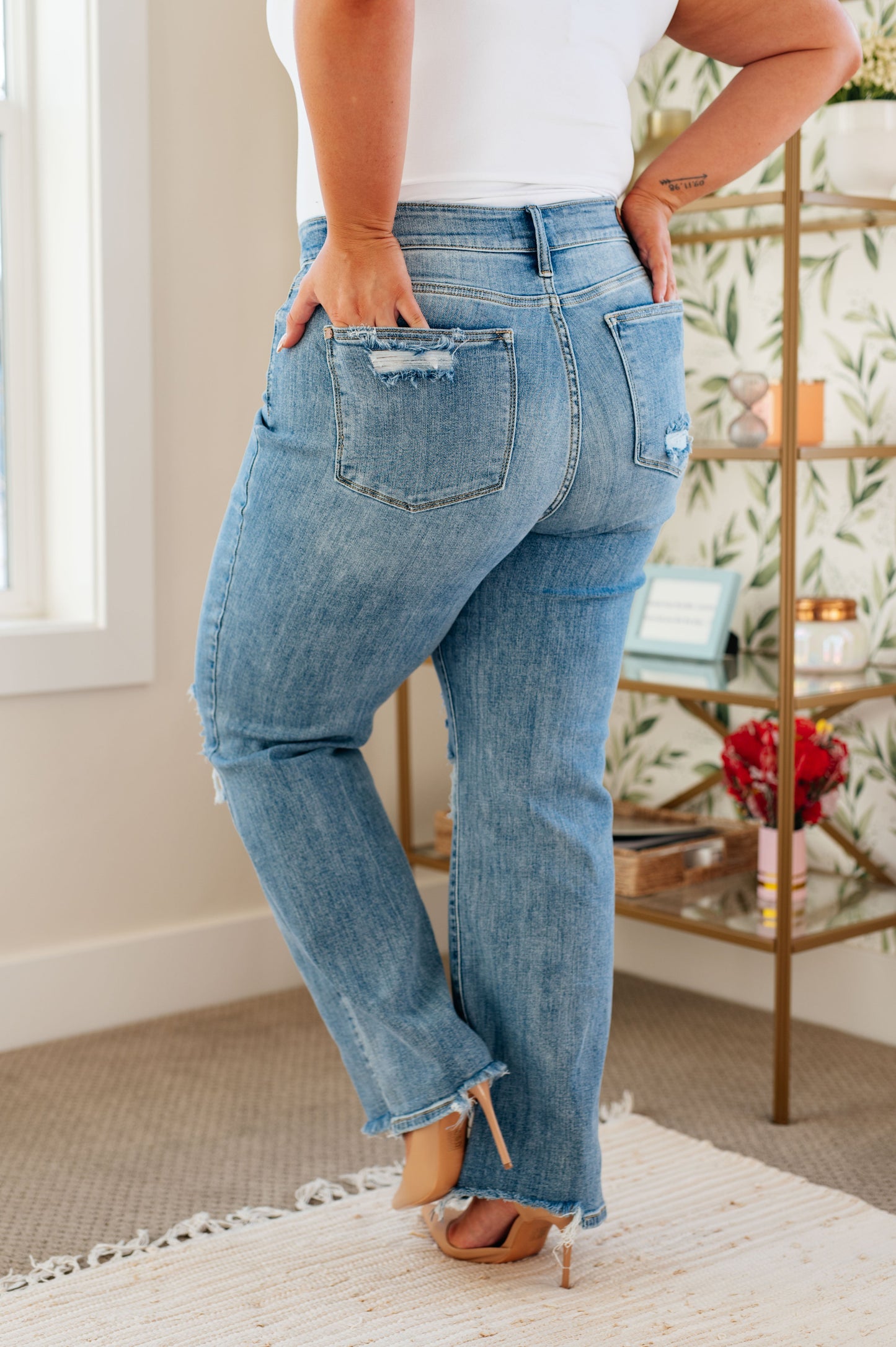 Rose High Rise 90’s Straight Jeans in Light Wash